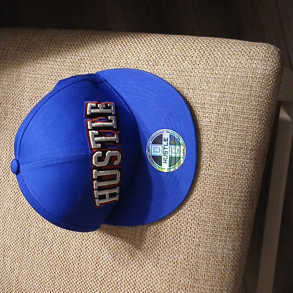 NWOT SNAP BACK HUSTLE " BASEBALL STYLE " HAT